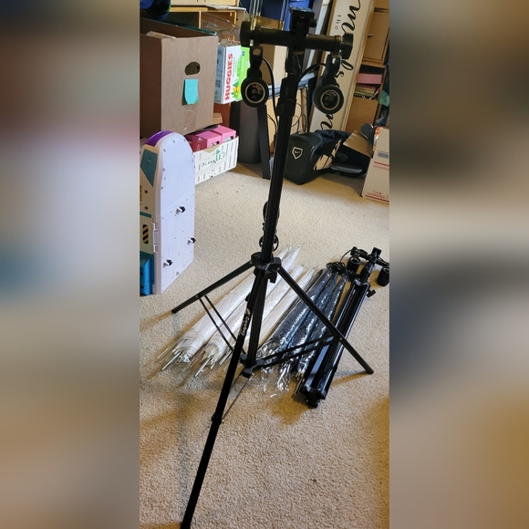 Cowboy Studio Lighting Kit 2 adjustable tripods 80" tall,  8 umbrellas & carryin - Picture 6 of 13